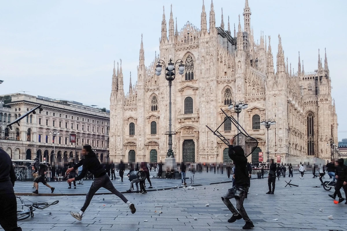 Le violenze dei ragazzi, l’assenza di speranza e lo smarrimento degli adulti